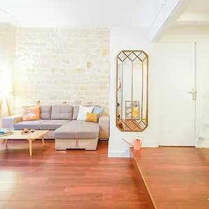  Apartment Happy - Bastille Garden Loft
