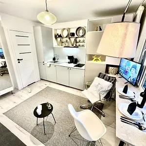 cozy-studio-at-park-near-city-center-netflix-wifi.warsawhotelspoland.com/
